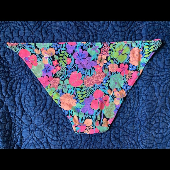 ❌SOLD❌ Victoria’s Secret Floral Bikini Bottoms - Picture 2 of 6
